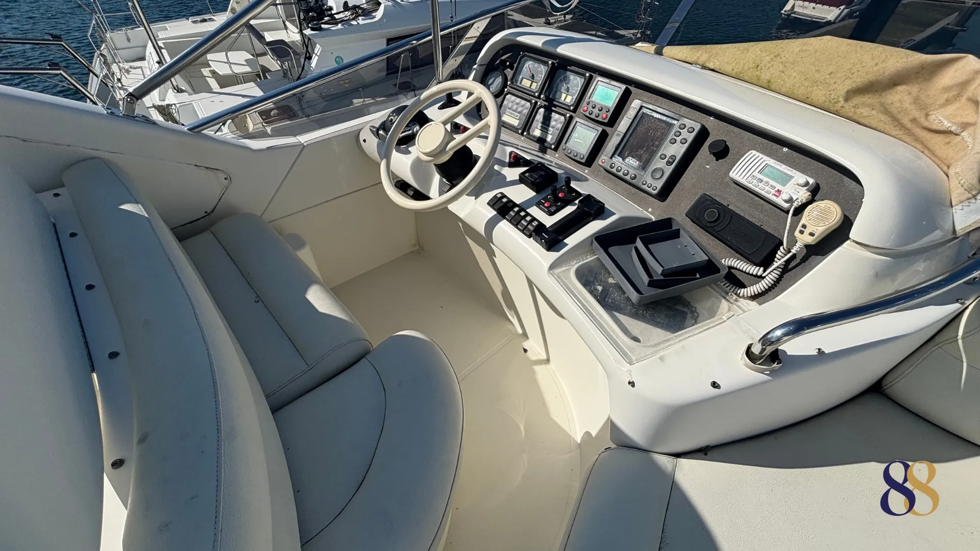 azimut-55-yate-a-motor-88-yacht-en-venta-for-sale-yacht-motor-88-yachts-38