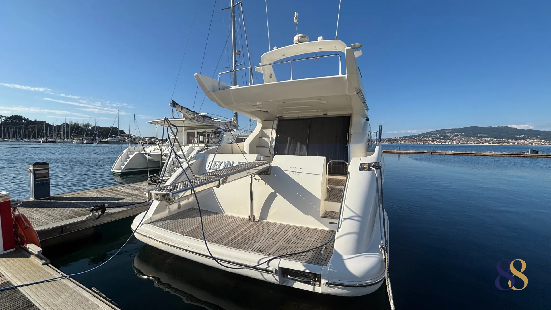 azimut-55-yate-a-motor-88-yacht-en-venta-for-sale-yacht-motor-88-yachts-5-1