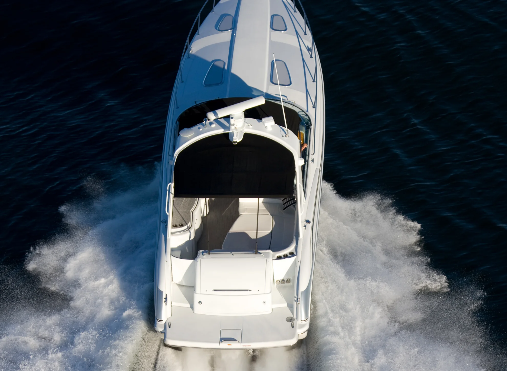COFFEE-CHARTER-NET-ELEGIR-YATE-LANCHA.webp