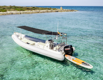 Semirrígida Explorer: alquiler lancha neumática con patrón en Mallorca, Estrenc